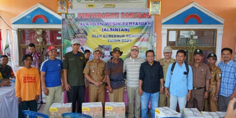 Dorong Modernisasi Alat Pertanian, Gubernur Bengkulu Serahkan Bantuan Alsintan