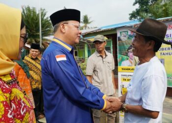 Gubernur Rohidin Bagikan Alsintan Pada Kelompok Tani Lebong, Untuk Dorong Produktivitas dan Kesejahteraan Petani agar Terus Meningkat