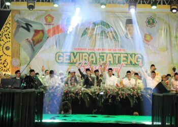 Muzani Hadiri GEMIRA Jawa Tengah Bersolawat, Sampaikan Salam Prabowo ke Masyarakat Demak
