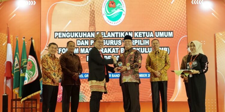 Gubernur Rohidin Kukuhkan Forum Masyarakat Bengkulu di Tanah Sunda