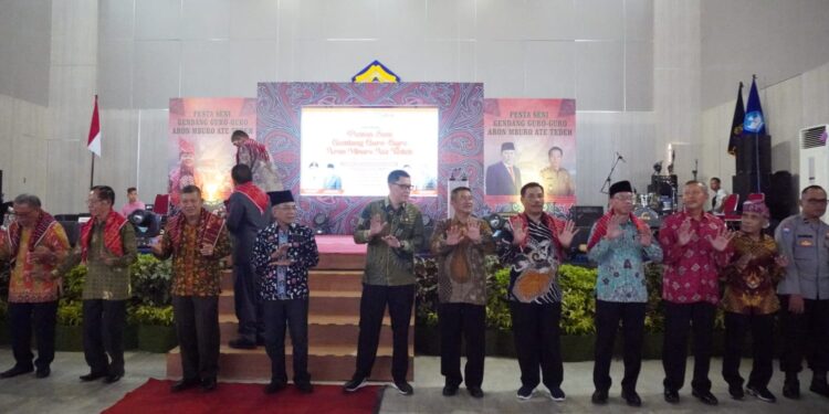 Serahkan Bantuan Mobil Ambulance, Pemprov Bengkulu Imbau Etnis Karo Kompak Dukung Pembangunan