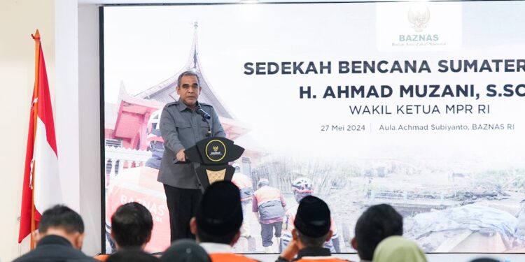 Muzani Serahkan Rp 500 juta Hasil Lelang Sapi ke Baznas untuk Korban Bencana Sumbar